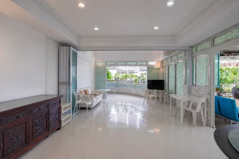 Summerdale, 6 Boon Lay Drive, 3 Bedrooms, 2,271 sqft, Condominium For Sale, by Kit Toh, 500241523 - Living Room - PropertyGuru.com.sg
