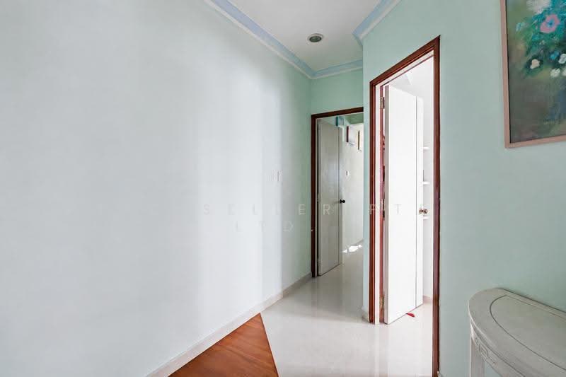 Summerdale, 6 Boon Lay Drive, 3 Bedrooms, 2,271 sqft, Condominium For Sale, by Kit Toh, 500241523 - Corridor - PropertyGuru.com.sg