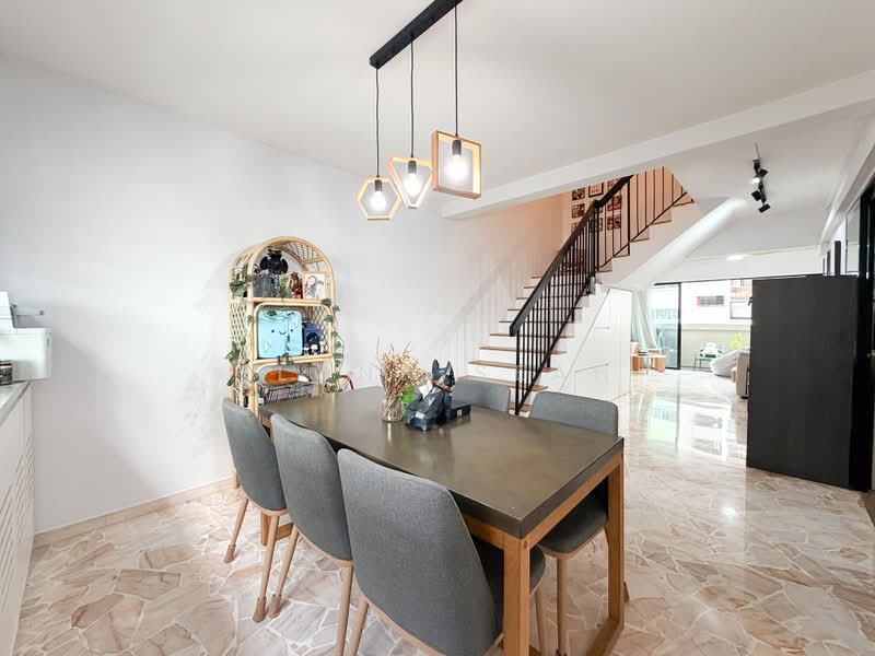 614 Yishun Street 61, 614 Yishun Street 61, 3 Bedrooms, 1,572 sqft, HDB Flat For Sale, by Elonn Seah, 500241528 - Dining Room - PropertyGuru.com.sg