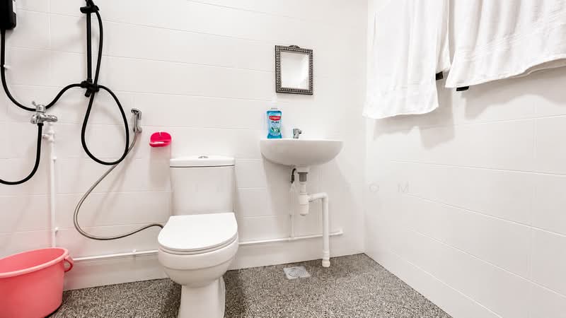 664D Jurong West Street 64, 664D Jurong West Street 64, Boon Lay / Jurong / Tuas, 3 Bedrooms, 1,184 sqft, HDB Flat For Sale, by Amir Bahrom, 500241539 - Bathroom - PropertyGuru.com.sg