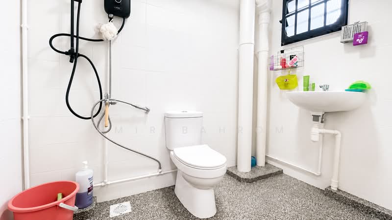664D Jurong West Street 64, 664D Jurong West Street 64, Boon Lay / Jurong / Tuas, 3 Bedrooms, 1,184 sqft, HDB Flat For Sale, by Amir Bahrom, 500241539 - Bathroom - PropertyGuru.com.sg