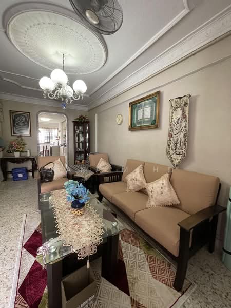330 Clementi Avenue 2, 330 Clementi Avenue 2, 2 Bedrooms, 721 sqft, HDB Flat For Sale, by Hana Mohd, 500241540 - Living Area - PropertyGuru.com.sg