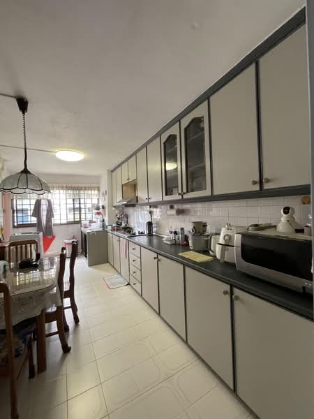 330 Clementi Avenue 2, 330 Clementi Avenue 2, 2 Bedrooms, 721 sqft, HDB Flat For Sale, by Hana Mohd, 500241540 - Kitchen - PropertyGuru.com.sg