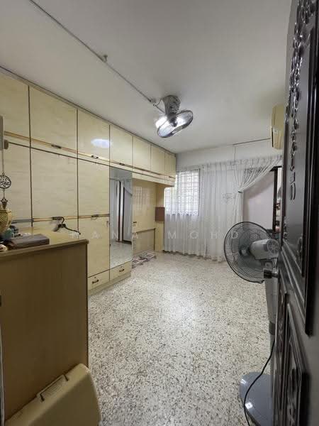 330 Clementi Avenue 2, 330 Clementi Avenue 2, 2 Bedrooms, 721 sqft, HDB Flat For Sale, by Hana Mohd, 500241540 - Bedroom - PropertyGuru.com.sg
