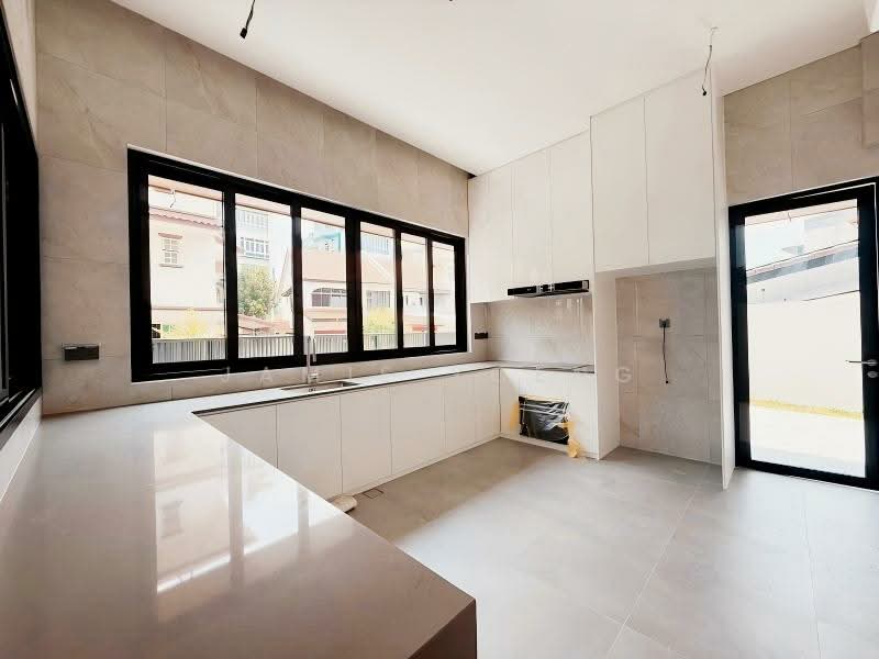 BRAND NEW SEMI D WITH LIFT IN TELOK KURAU AREA, Telok Kurau Lorong G, Telok Kurau, Telok Kurau Lorong H, 5 Bedrooms, 2,742 sqft, Semi-Detached House For Sale, by Jamie Yoeng, 500241546 - Kitchen - PropertyGuru.com.sg