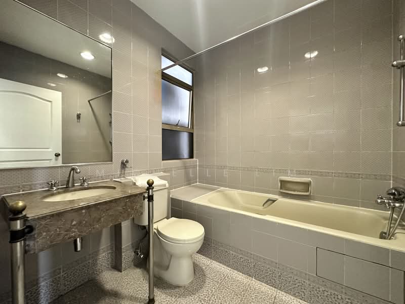 Leonie Condotel, 2 Leonie Hill Road, Orchard / River Valley, 4 Bedrooms, 2,568 sqft, Condominium For Rent, by Michelle Lim, 500241550 - Bathroom - PropertyGuru.com.sg