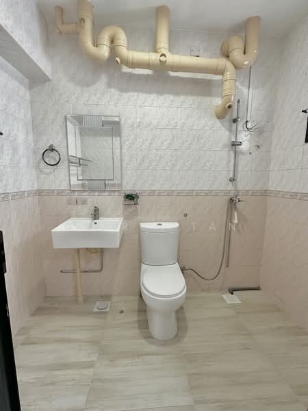 275C Jurong West Street 25, 275C Jurong West Street 25, 3 Bedrooms, 969 sqft, HDB Flat For Sale, by Clarin Tan, 500241557 - Bathroom - PropertyGuru.com.sg