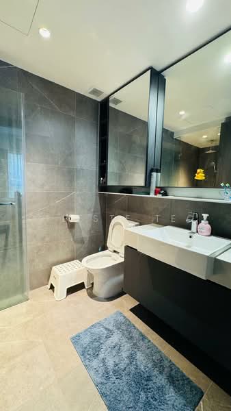 Riverfront Residences, 53 Hougang Avenue 7, 2 Bedrooms, 721 sqft, Condominium For Sale, by Celeste Teo, 500241559 - Bathroom - PropertyGuru.com.sg