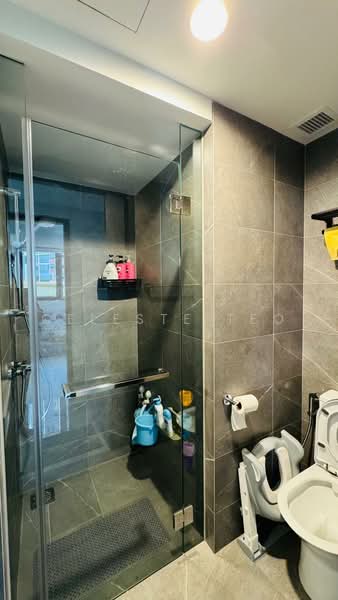 Riverfront Residences, 53 Hougang Avenue 7, 2 Bedrooms, 721 sqft, Condominium For Sale, by Celeste Teo, 500241559 - Bathroom - PropertyGuru.com.sg