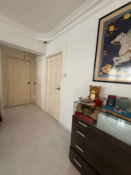229 Bishan Street 23, 229 Bishan Street 23, 3 Bedrooms, 1,452 sqft, HDB Flat For Sale, by Ken Wong, 500241582 - Corridor - PropertyGuru.com.sg