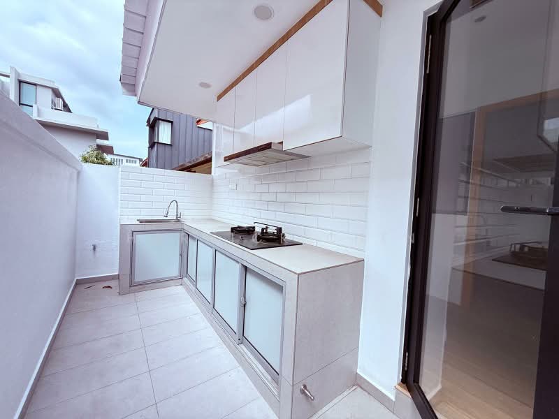 Surin Villas, Upper Serangoon Road, 6 Bedrooms, 3,800 sqft, Semi-Detached House For Sale, by Harrick Chen, 500241600 - Kitchen - PropertyGuru.com.sg