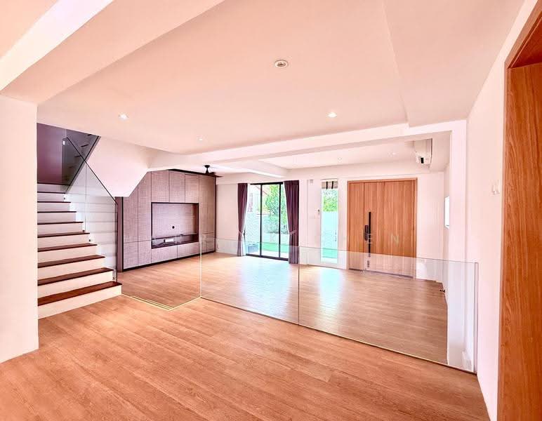Surin Villas, Upper Serangoon Road, 6 Bedrooms, 3,800 sqft, Semi-Detached House For Sale, by Harrick Chen, 500241600 - Living Room - PropertyGuru.com.sg