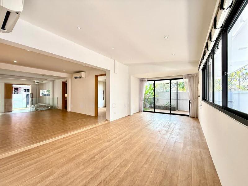Surin Villas, Upper Serangoon Road, 6 Bedrooms, 3,800 sqft, Semi-Detached House For Sale, by Harrick Chen, 500241600 - Living Room - PropertyGuru.com.sg