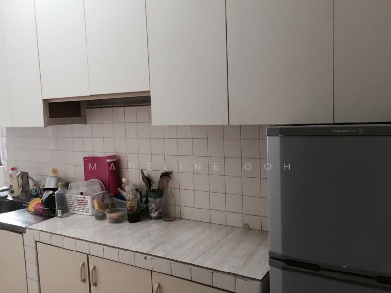 Bencoolen House, 27 Bencoolen Street, 3 Bedrooms, 1,300 sqft, Apartment For Sale, by Madeline Goh, 500241639 - Kitchen - PropertyGuru.com.sg