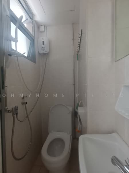 The Florida, 78 Hougang Avenue 7, 3 Bedrooms, 1,389 sqft, Condominium For Sale, by EVON NG, 500241652 - Bathroom - PropertyGuru.com.sg