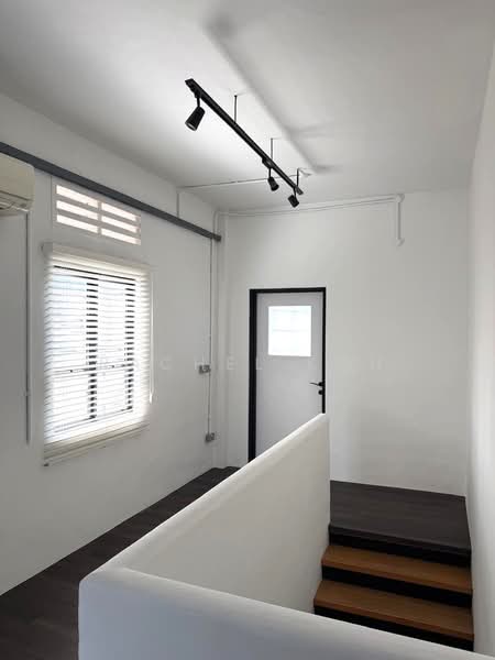 One-bedroom baby penthouse at Horne Rd, , 1 Bedroom, 980 sqft, Walk-up Apartment For Rent, by Rachel Koh, 500241659 - Interior - PropertyGuru.com.sg