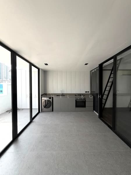 One-bedroom baby penthouse at Horne Rd, , 1 Bedroom, 980 sqft, Walk-up Apartment For Rent, by Rachel Koh, 500241659 - Kitchen - PropertyGuru.com.sg