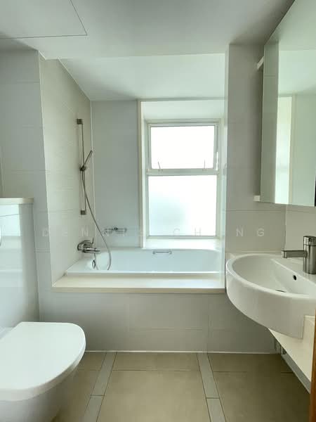 Parc Emily, 7 Mount Emily Road, 2 Bedrooms, 904 sqft, Condominium For Rent, by Dennis Chong, 500241709 - Bathroom - PropertyGuru.com.sg