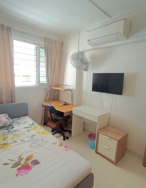 Mins Walk To Simei & Upper Changi MRT Station ! Close To SUTD !, , Room Rental, 200 sqft, HDB Flat For Rent, by Lenny Tan, 500241736 - Bedroom - PropertyGuru.com.sg