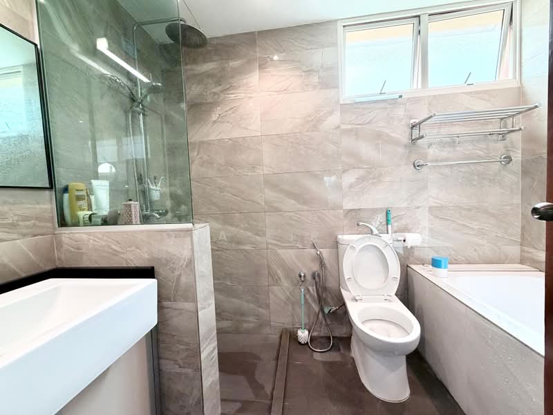 Seletar Springs Condominium, 100 Gerald Drive, 3 Bedrooms, 1,323 sqft, Condominium For Sale, by Nona Kirana, 500241741 - Bathroom - PropertyGuru.com.sg