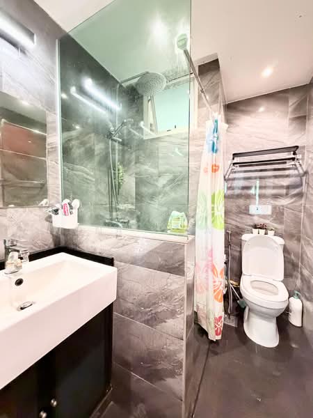 Seletar Springs Condominium, 100 Gerald Drive, 3 Bedrooms, 1,323 sqft, Condominium For Sale, by Nona Kirana, 500241741 - Bathroom - PropertyGuru.com.sg