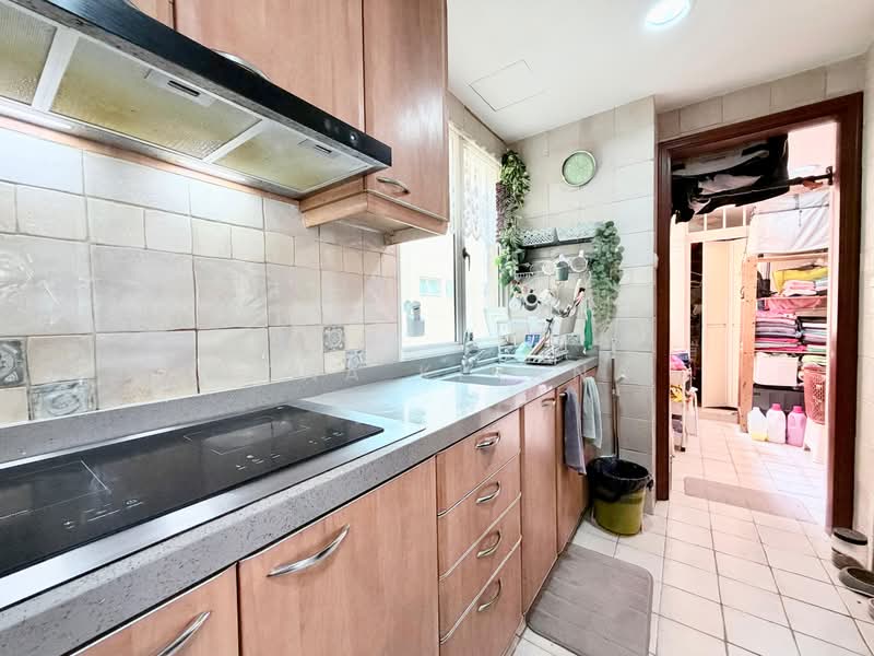 Seletar Springs Condominium, 100 Gerald Drive, 3 Bedrooms, 1,323 sqft, Condominium For Sale, by Nona Kirana, 500241741 - Kitchen - PropertyGuru.com.sg
