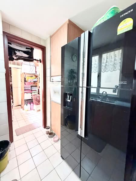 Seletar Springs Condominium, 100 Gerald Drive, 3 Bedrooms, 1,323 sqft, Condominium For Sale, by Nona Kirana, 500241741 - Kitchen - PropertyGuru.com.sg
