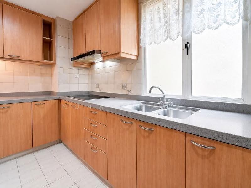 Seletar Springs Condominium, 100 Gerald Drive, 3 Bedrooms, 1,323 sqft, Condominium For Sale, by Nona Kirana, 500241741 - Kitchen - PropertyGuru.com.sg