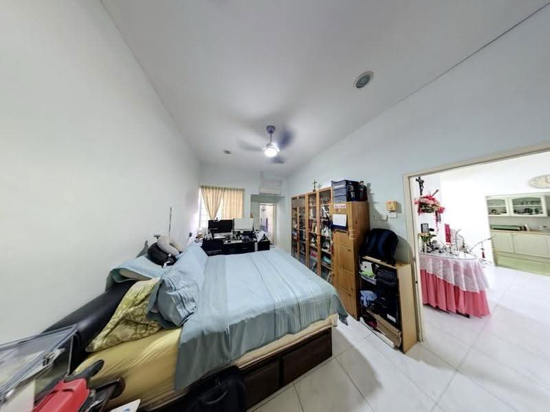 Single Storey Home @ Borthwick Serangoon Gardens, Hougang / Punggol / Sengkang, 3 Bedrooms, 1,500 sqft, Terraced House For Rent, by Marc Lee, 500241744 - Bedroom - PropertyGuru.com.sg