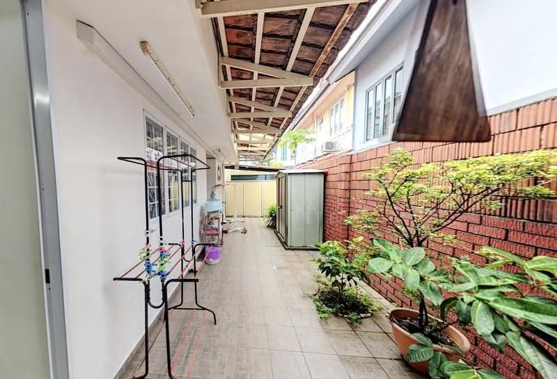 Single Storey Home @ Borthwick Serangoon Gardens, Hougang / Punggol / Sengkang, 3 Bedrooms, 1,500 sqft, Terraced House For Rent, by Marc Lee, 500241744 - Exterior - PropertyGuru.com.sg