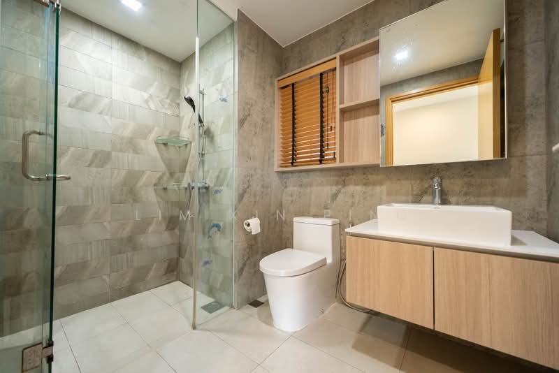 The Vales, 83 Anchorvale Crescent, 3 Bedrooms, 1,044 sqft, Condominium For Sale, by Lim Xin Ping, 500241762 - Bathroom - PropertyGuru.com.sg