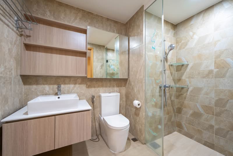 The Vales, 83 Anchorvale Crescent, 3 Bedrooms, 1,044 sqft, Condominium For Sale, by Lim Xin Ping, 500241762 - Bathroom - PropertyGuru.com.sg