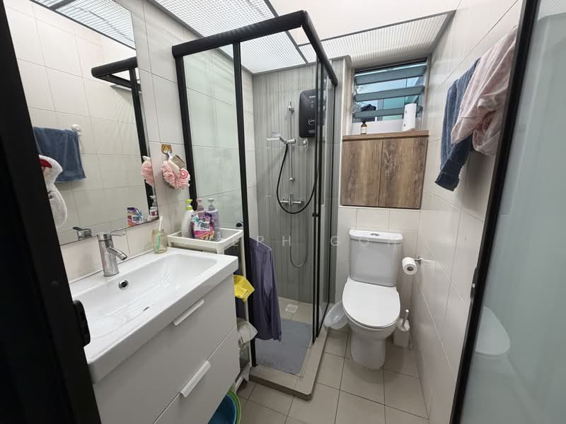 57 Teban Gardens Road, 57 Teban Gardens Road, 2 Bedrooms, 721 sqft, HDB Flat For Sale, by Joseph Goh, 500241766 - Bathroom - PropertyGuru.com.sg