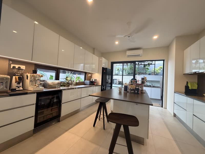 SERANGOON GARDEN ESTATE, SERANGOON GARDEN ESTATE, 4 Bedrooms, 5,000 sqft, Semi-Detached House For Sale, by Ben Chiang, 500241770 - Kitchen - PropertyGuru.com.sg