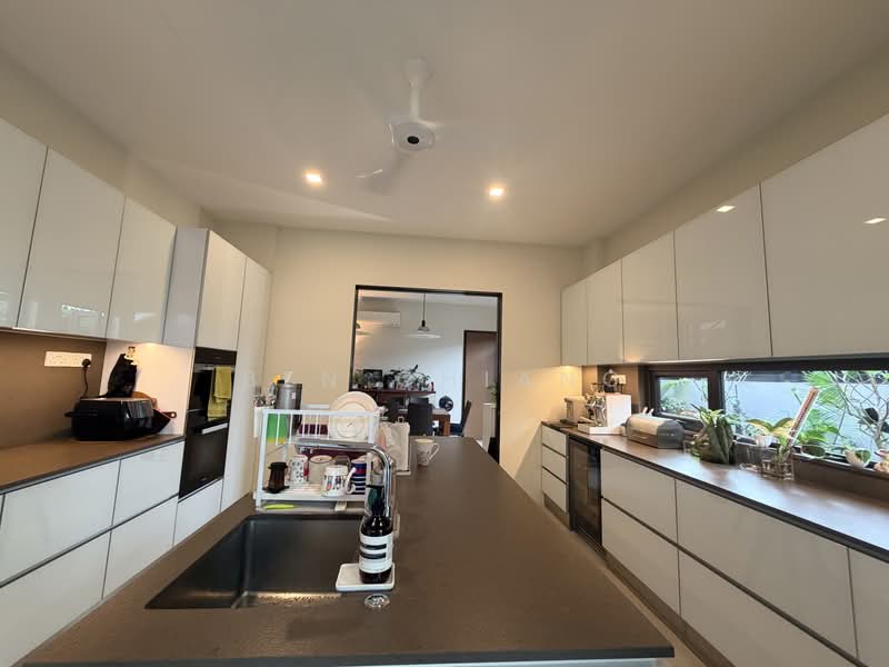 SERANGOON GARDEN ESTATE, SERANGOON GARDEN ESTATE, 4 Bedrooms, 5,000 sqft, Semi-Detached House For Sale, by Ben Chiang, 500241770 - Kitchen - PropertyGuru.com.sg