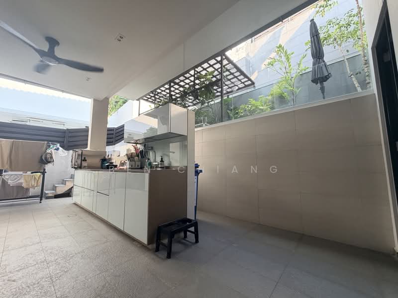 SERANGOON GARDEN ESTATE, SERANGOON GARDEN ESTATE, 4 Bedrooms, 5,000 sqft, Semi-Detached House For Sale, by Ben Chiang, 500241770 - Kitchen - PropertyGuru.com.sg