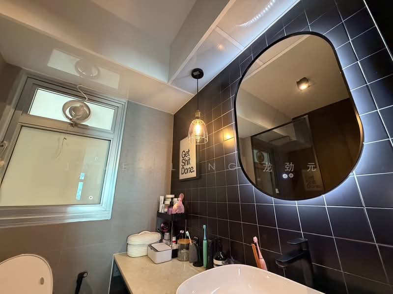 422B Northshore Drive, 422B Northshore Drive, 3 Bedrooms, 1,216 sqft, HDB Flat For Sale, by James Long 龙劲元, 500241782 - Bathroom - PropertyGuru.com.sg