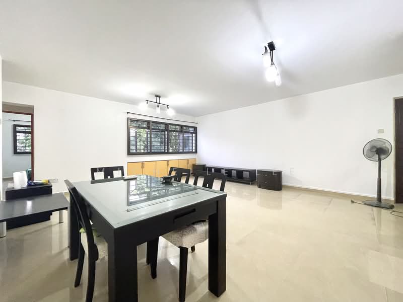 684C Choa Chu Kang Crescent, 684C Choa Chu Kang Crescent, 3 Bedrooms, 1,184 sqft, HDB Flat For Sale, by Michelle Lee, 500241784 - Living Room - PropertyGuru.com.sg