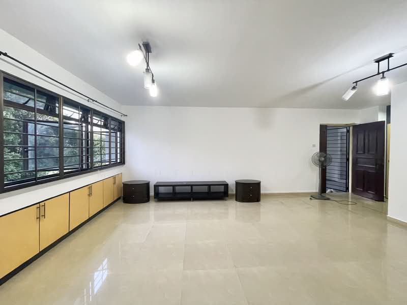 684C Choa Chu Kang Crescent, 684C Choa Chu Kang Crescent, 3 Bedrooms, 1,184 sqft, HDB Flat For Sale, by Michelle Lee, 500241784 - Living Room - PropertyGuru.com.sg