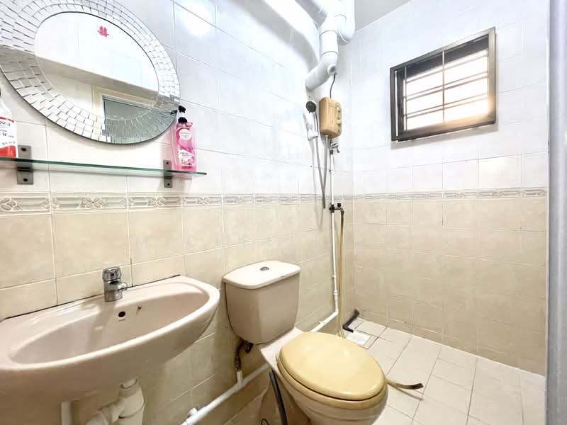684C Choa Chu Kang Crescent, 684C Choa Chu Kang Crescent, 3 Bedrooms, 1,184 sqft, HDB Flat For Sale, by Michelle Lee, 500241784 - Bathroom - PropertyGuru.com.sg