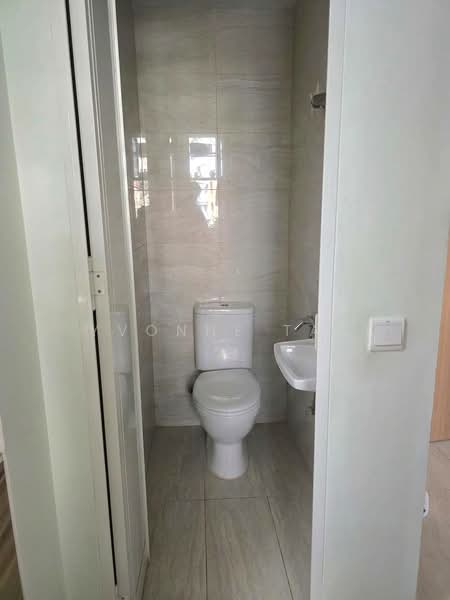 High Park Residences, 29 Fernvale Road, 5 Bedrooms, 1,442 sqft, Condominium For Sale, by Yvonne Tan, 500241795 - Bathroom - PropertyGuru.com.sg