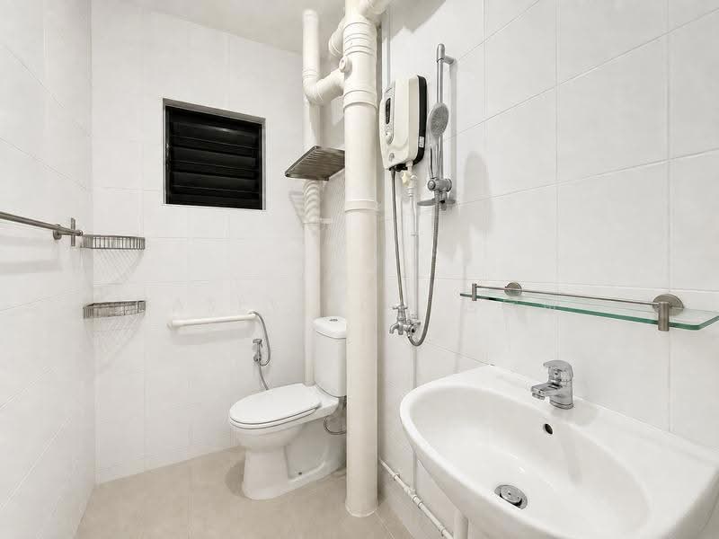 331 Woodlands Avenue 1, 331 Woodlands Avenue 1, Admiralty / Woodlands, 2 Bedrooms, 750 sqft, HDB Flat For Rent, by Casey Koo 古家进, 500241828 - Bathroom - PropertyGuru.com.sg