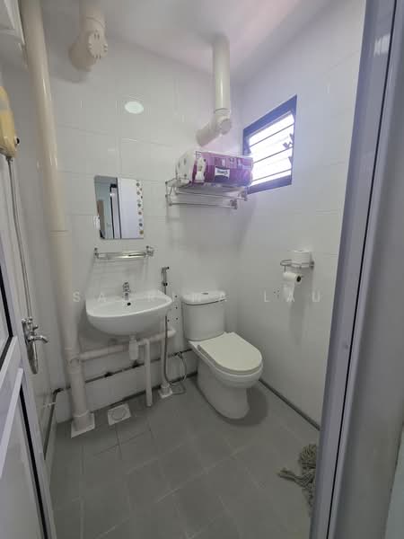 540 Bedok North Street 3, 540 Bedok North Street 3, 2 Bedrooms, 732 sqft, HDB Flat For Sale, by Sabrina Lau, 500241833 - Bathroom - PropertyGuru.com.sg