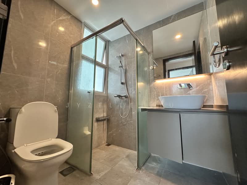 Gardenvista, 956 Dunearn Road, 3 Bedrooms, 1,130 sqft, Condominium For Rent, by Jyzelle Liu, 500241837 - Bathroom - PropertyGuru.com.sg