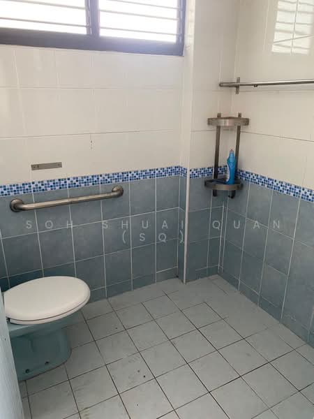 1 Teck Whye Avenue, 1 Teck Whye Avenue, 2 Bedrooms, 796 sqft, HDB Flat For Sale, by Soh Shuai Quan (SQ), 500241903 - Bathroom - PropertyGuru.com.sg