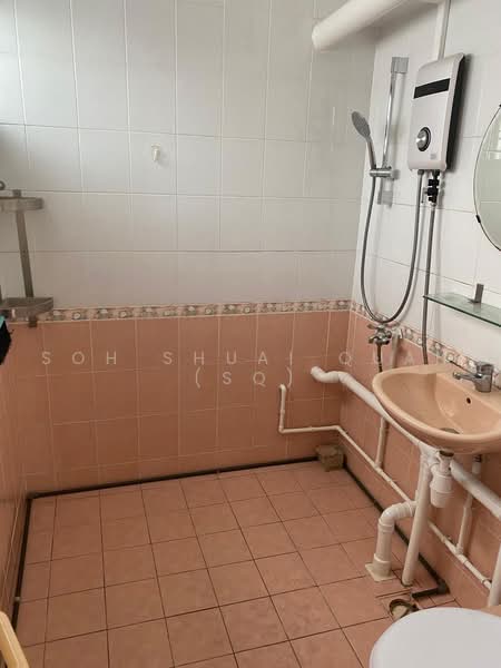 1 Teck Whye Avenue, 1 Teck Whye Avenue, 2 Bedrooms, 796 sqft, HDB Flat For Sale, by Soh Shuai Quan (SQ), 500241903 - Bathroom - PropertyGuru.com.sg