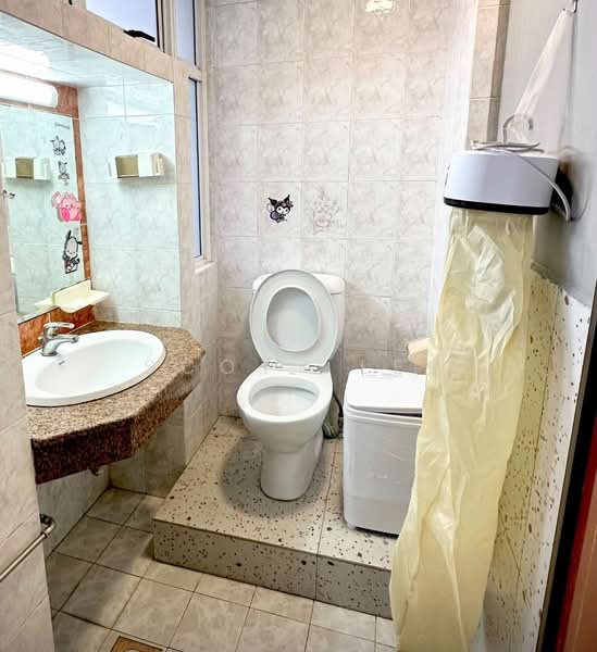 St Francis Court, 90 Saint Francis Road, Room Rental, 200 sqft, Apartment For Rent, by Scott Lee, 500241922 - Bathroom - PropertyGuru.com.sg