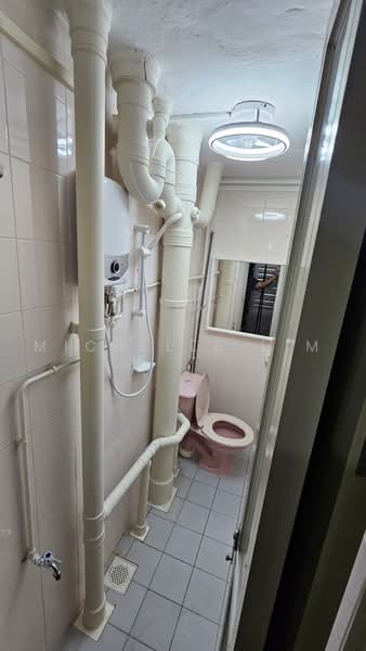 691A Choa Chu Kang Crescent, 691A Choa Chu Kang Crescent, Dairy Farm / Bukit Panjang / Choa Chu Kang, 2 Bedrooms, 1,184 sqft, HDB Flat For Rent, by Michelle Lim, 500241933 - Bathroom - PropertyGuru.com.sg