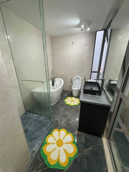 The Woods, Westwood Avenue, 5 Bedrooms, 3,200 sqft, Semi-Detached House For Rent, by Eugenia Chng, 500241966 - Bathroom - PropertyGuru.com.sg