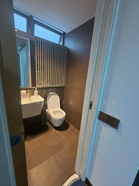 The Woods, Westwood Avenue, 5 Bedrooms, 3,200 sqft, Semi-Detached House For Rent, by Eugenia Chng, 500241966 - Bathroom - PropertyGuru.com.sg